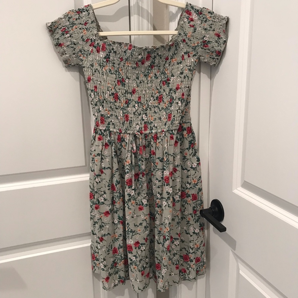 NWT Xhilaration Floral Smocked Short Sleeve Midi Dress Green Print size small